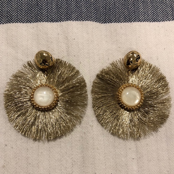 Lilly Pulitzer Jewelry - NWOT Lilly Pulitzer Gold Fan-Tastic Earring